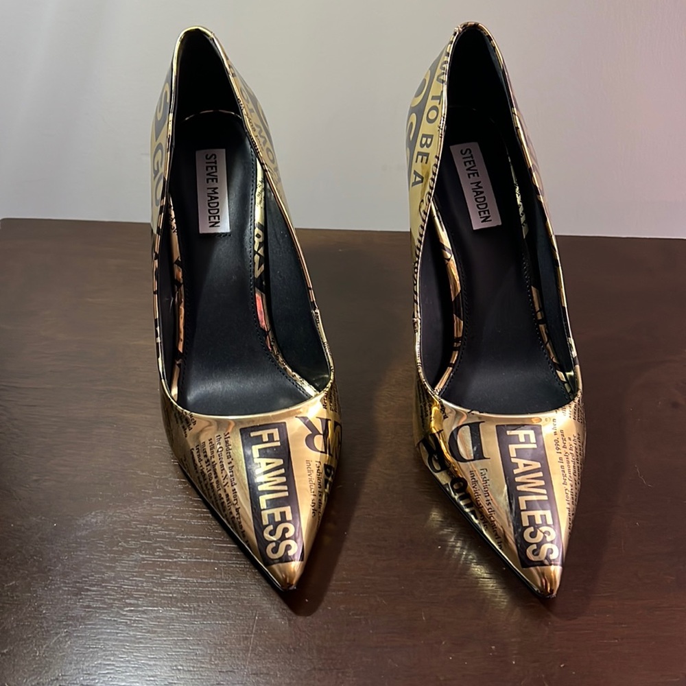 Steve Madden Gold and Black Boss Flawless Shoes